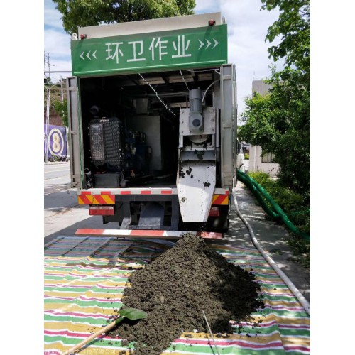 東風多利卡吸糞車