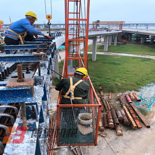 高速防撞墻模板施工設備_跨越式防撞墻模板施工車