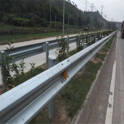 公路波形護(hù)欄