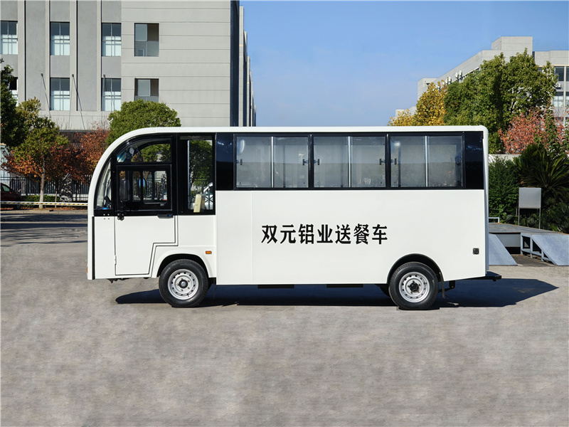 6電動四輪車